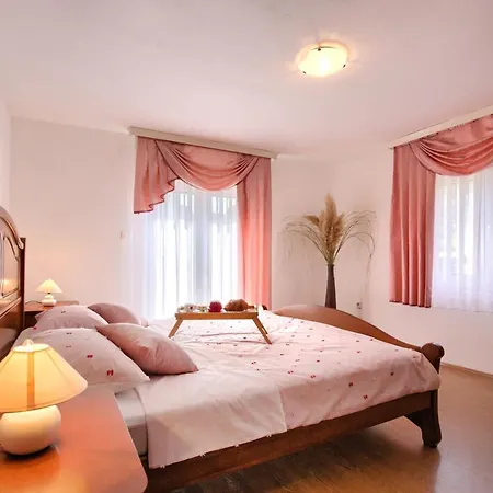 Adrijano Apartament *