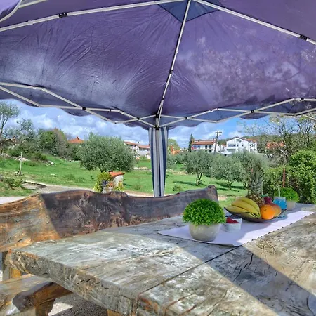 شقة Adrijano بولا